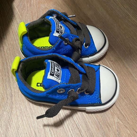 Converse size 3 infant shoes - Picture 2 of 4